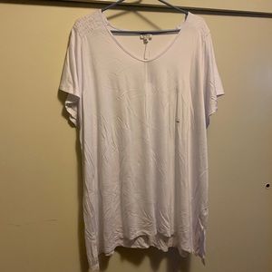 NWT AVENUE WHITE, V-NECK, SHORT-SLEEVES TOP